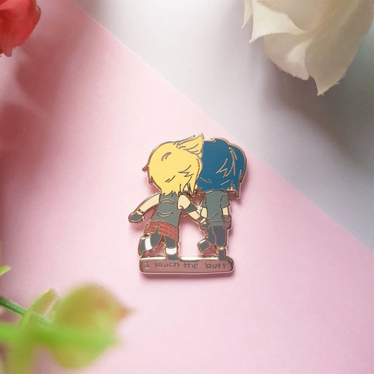 Prompto touches the butt FFXV Enamel Pin